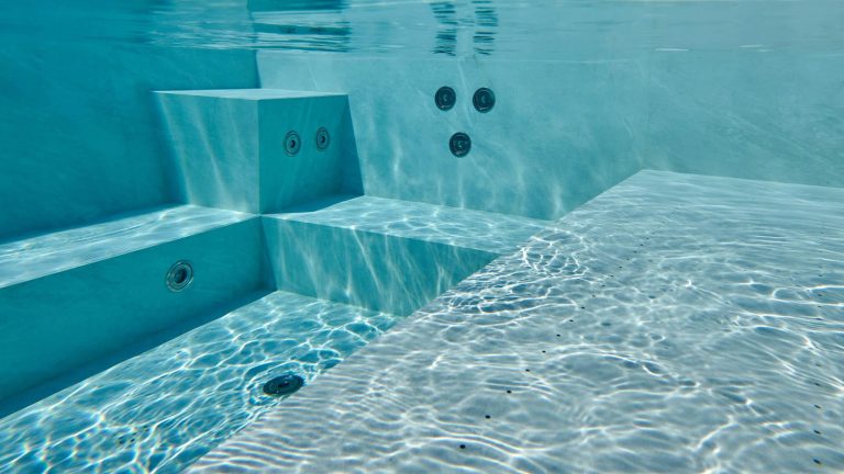 piscina con idromassaggio