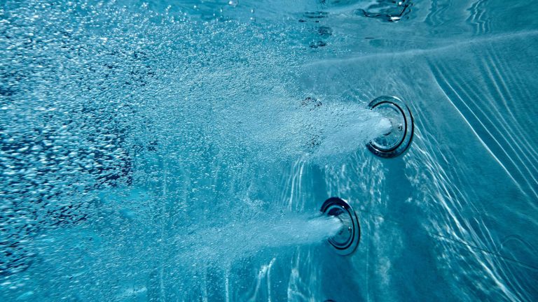 particolare getti d'aria piscina con rivestimenti Kerma